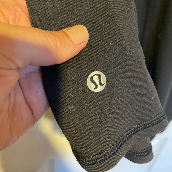 Keyhole Athletic Top - Picture 3 of 3